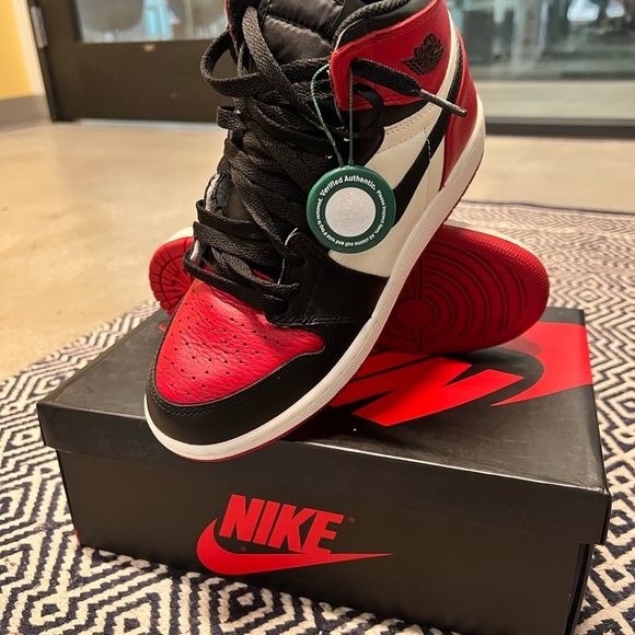 COPY - Jordan 1 Retro High Bred Toe (GS) - Picture 5 of 6